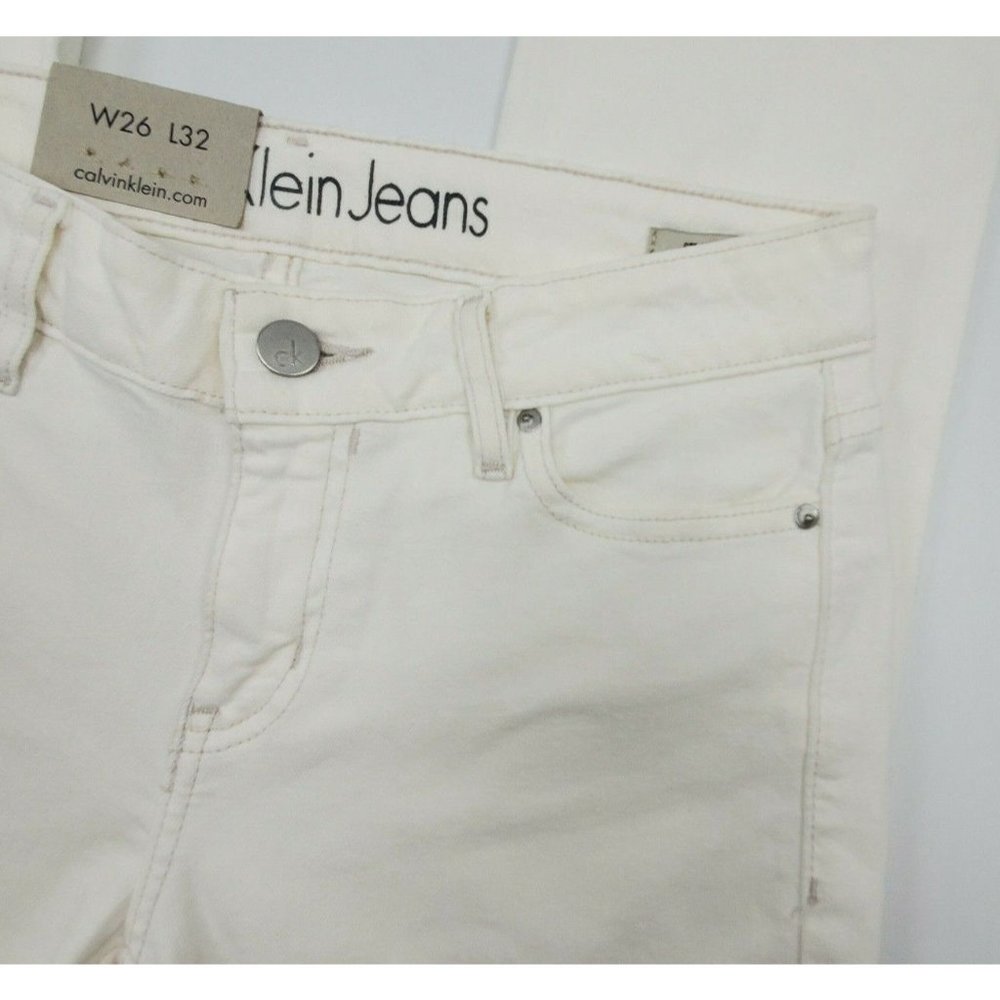 Calvin Klein Women's Straight Leg Jeans - White - Picture 10 of 11